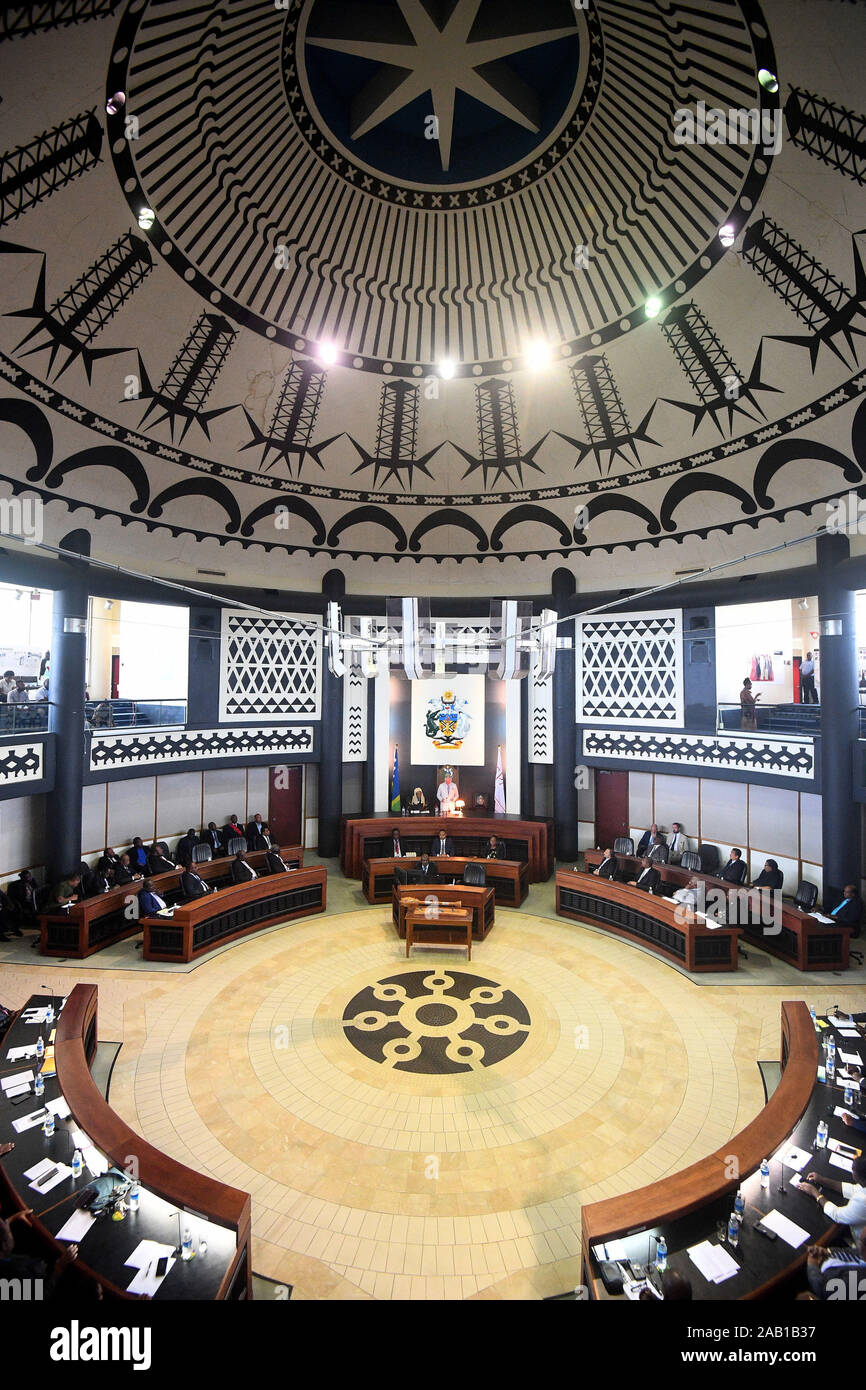 Der Prinz von Wales Adressen der nationalen Parlament der Salomonen am Parliament House in Honiara, bei Tag drei der königlichen Besuch auf den Salomonen. PA-Foto. Bild Datum: Montag, November 25, 2019. Siehe PA Geschichte ROYAL Charles. Photo Credit: Victoria Jones/PA-Kabel Stockfoto