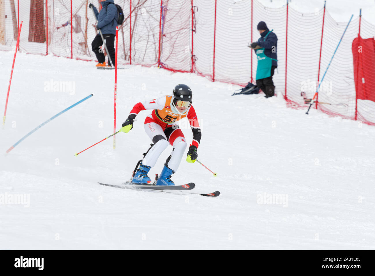 Quebec, Kanada. Sarah Netz von Kanada konkurriert in der Super Serie Sports Experts Damen slalom Rennen in Val Saint-Come Stockfoto