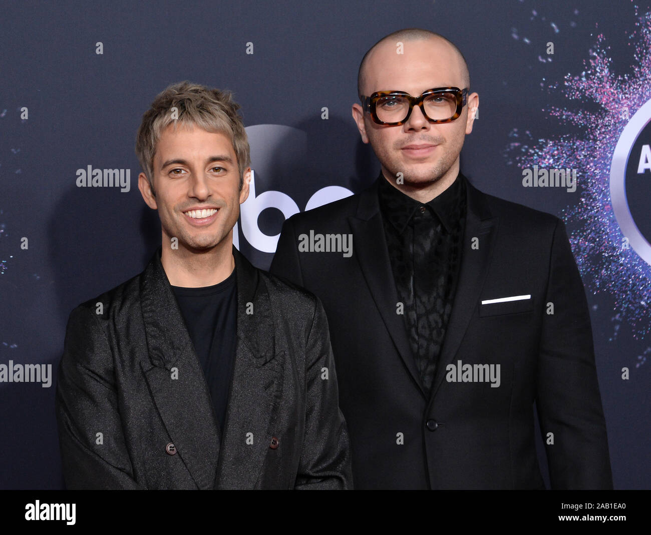 Los Angeles, USA. 24 Nov, 2019. Tschad König und Ian Axel (R) eines großen grossen Welt kommen für die 47. jährlichen American Music Awards, die in den Microsoft Theater in Los Angeles am Sonntag, 24. November 2019. Foto von Jim Ruymen/UPI Quelle: UPI/Alamy leben Nachrichten Stockfoto