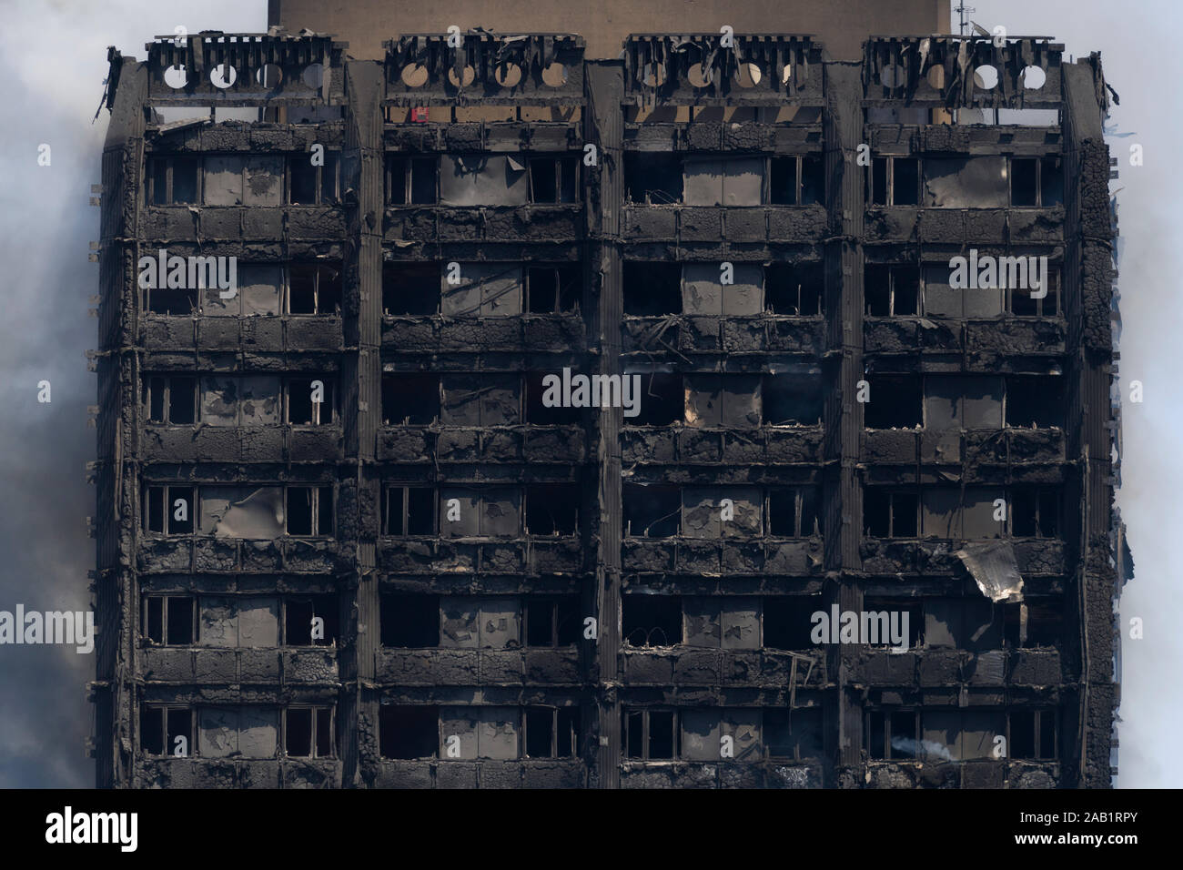 Grenfell Turm Feuer. Grenfell Tower ist ein 24-stöckiges Mehrfamilienhaus Teil der Lancaster West Estate, ein Rat Wohnanlage in North Kensington, Stockfoto