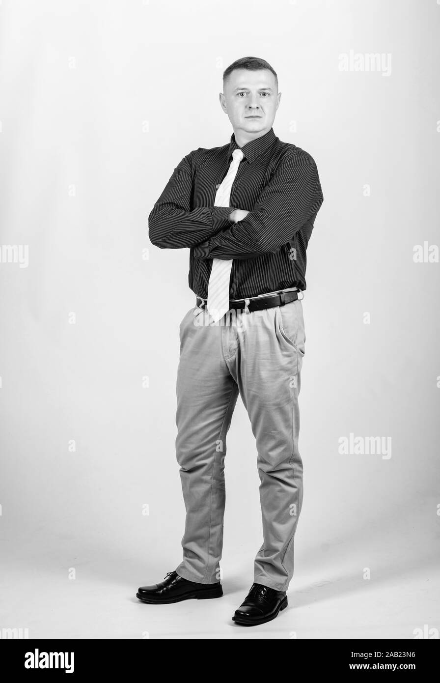Formelle Partei oder die Besprechung. Geschäftsinhaber. Chef und Mitarbeiter. Mann mit Business Look. Zuversichtlich Mann. Das moderne Leben. Geschäftsmann. Büroalltag. Multimillionär. Formelle tragen. Mann in formalen Outfit. Stockfoto