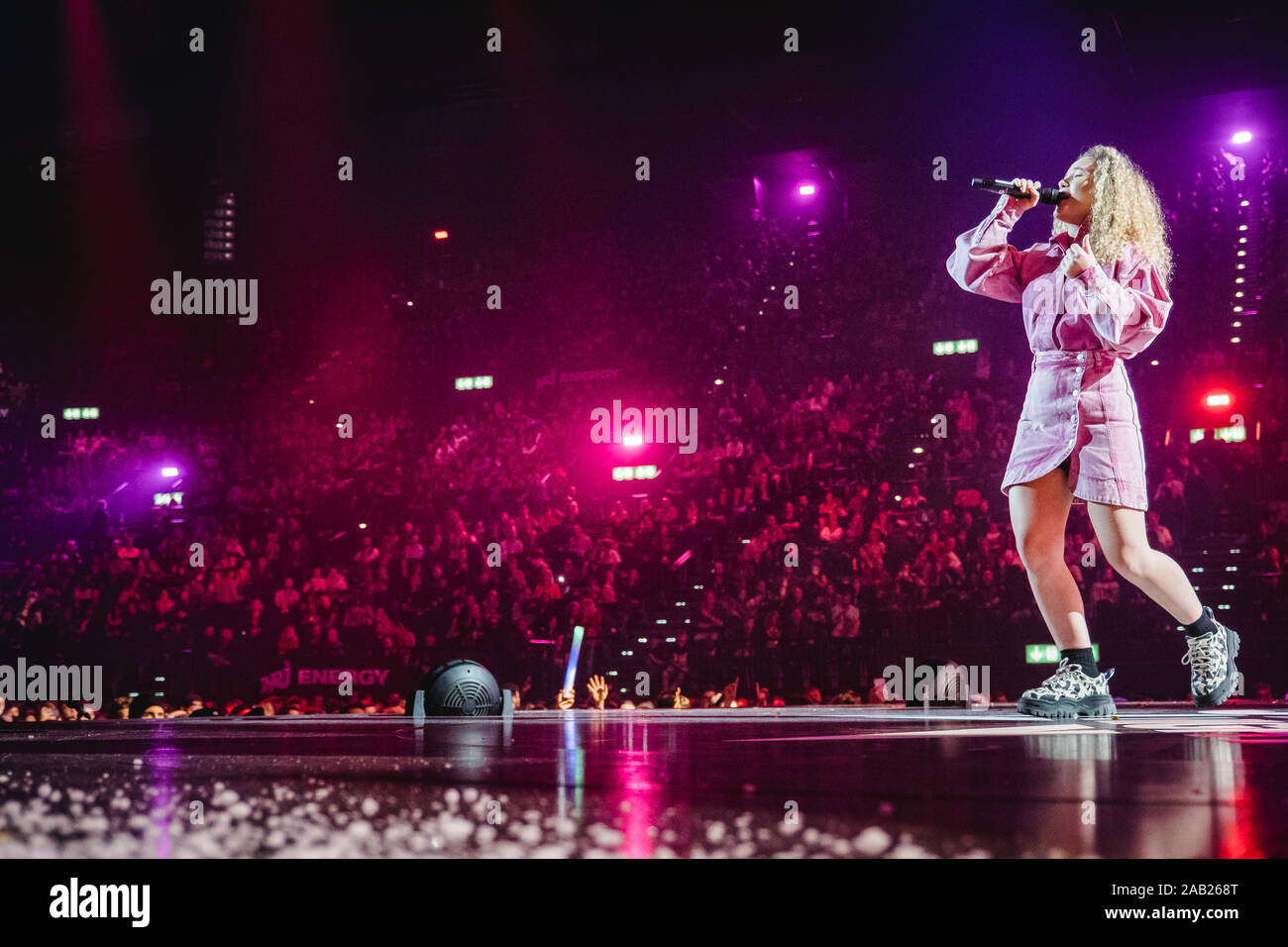 Zürich, Schweiz. 22., November 2019. Die norwegische Sängerin und Songwriterin Emma Steinbakken führt ein Live Konzert während der Energy Star-Nacht 2019 im Hallenstadion in Zürich. (Foto: Gonzales Foto - Tilman Jentzsch). Stockfoto