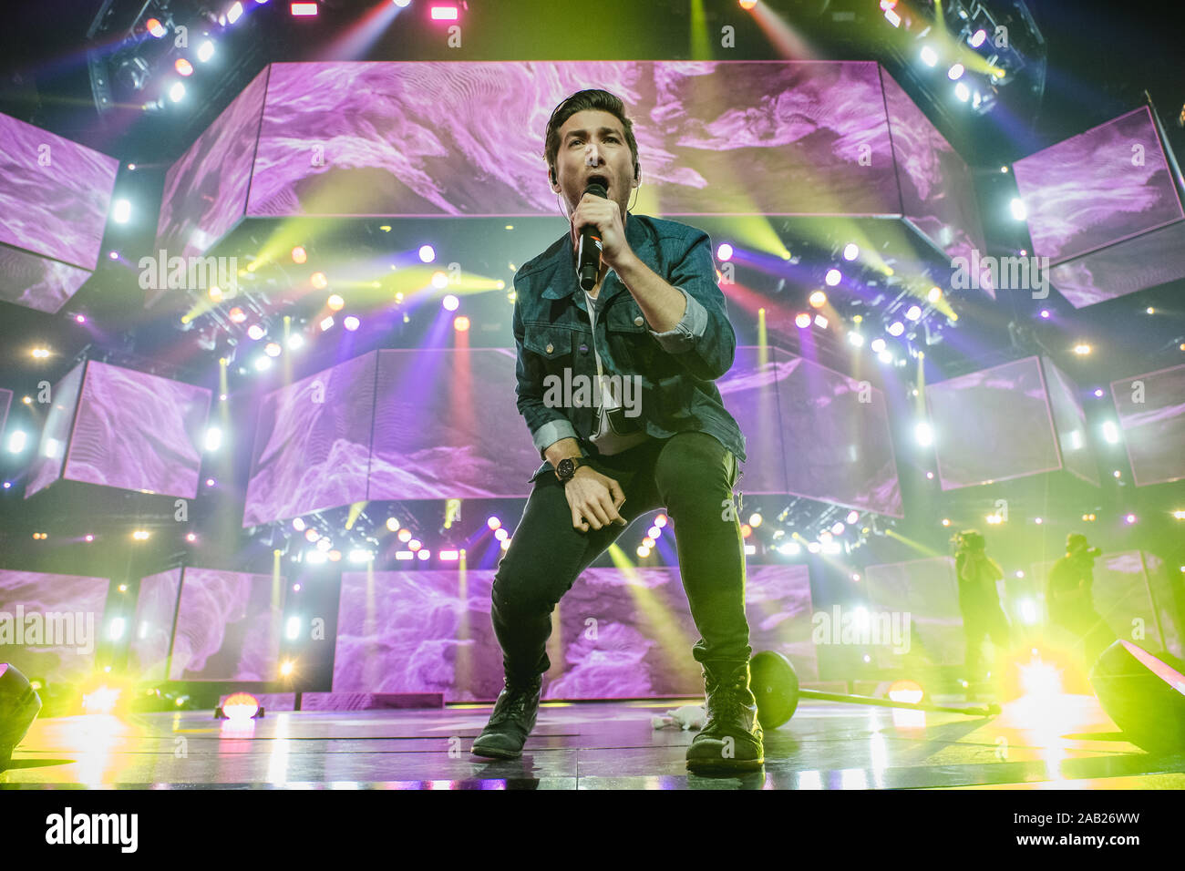 Zürich, Schweiz. 22., November 2019. Der amerikanische Sänger und Songwriter Justin Jesso führt ein Live Konzert während der Energy Star-Nacht 2019 im Hallenstadion in Zürich. (Foto: Gonzales Foto - Tilman Jentzsch). Stockfoto