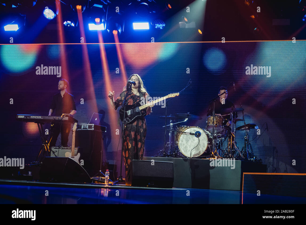 Zürich, Schweiz. 22., November 2019. Der Schweizer Sänger, Songwriter und Musiker Veronica Fusaro führt ein Live Konzert während der Energy Star-Nacht 2019 im Hallenstadion in Zürich. (Foto: Gonzales Foto - Tilman Jentzsch). Stockfoto