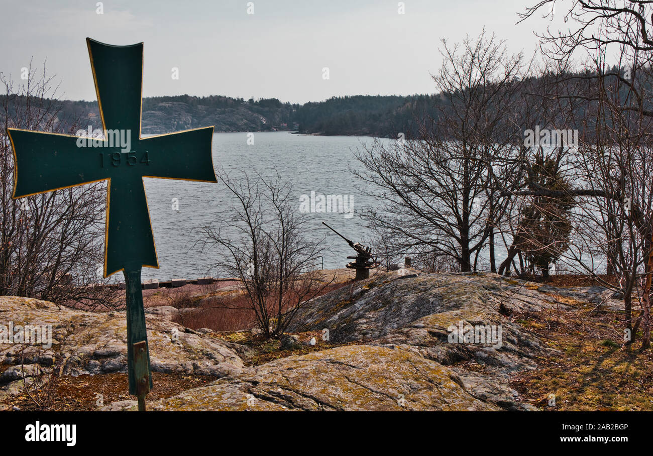 1954 Malteserkreuz auf der Stockholmer Schären-Insel Fjaderholmarna, Schweden Stockfoto