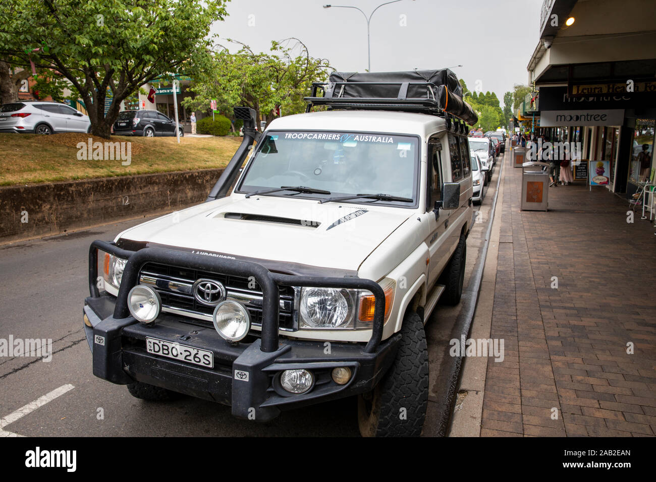 2013 Toyota Land Cruiser Truppentransporter in den blauen Bergen, New South wales, Australien Stockfoto