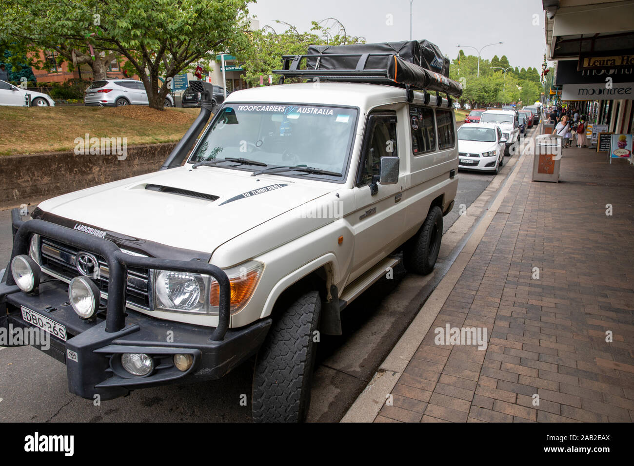 Toyota Land Cruiser Troop carrier troopy in Wentworth Falls in den Blue Mountains National Park geparkt, New South Wales, Australien Stockfoto
