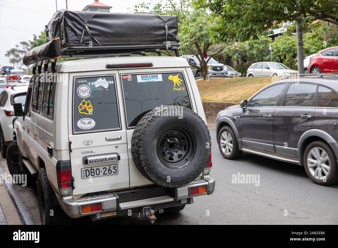 Toyota Land Cruiser Troop carrier troopy in Wentworth Falls in den Blue Mountains National Park geparkt, New South Wales, Australien Stockfoto