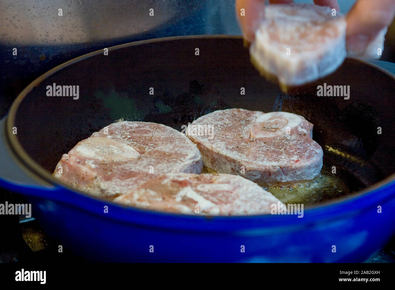 Eine Kalbshaxe im Pan Stockfoto