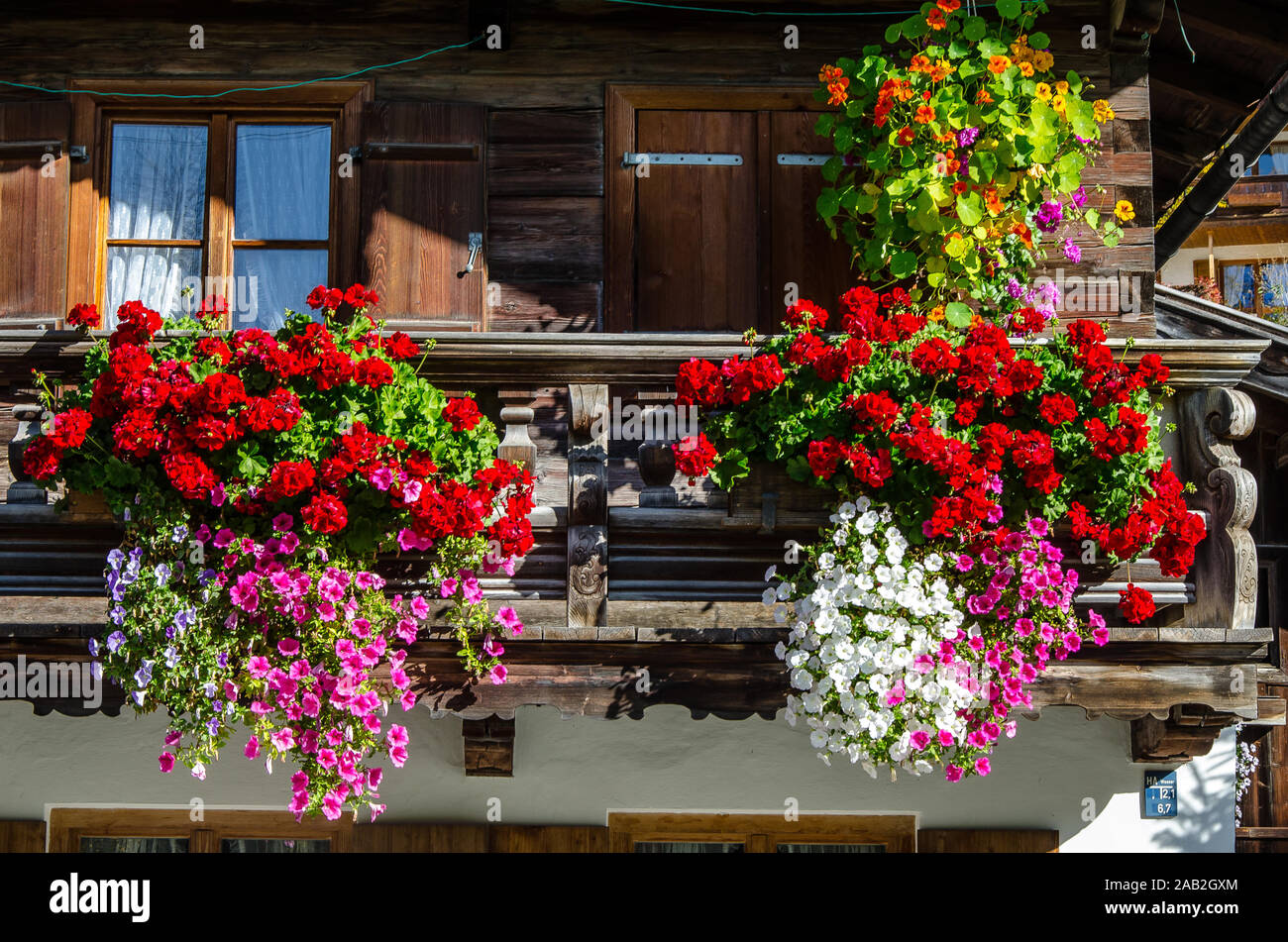 Blumenbalkone Stockfotos und -bilder Kaufen - Alamy