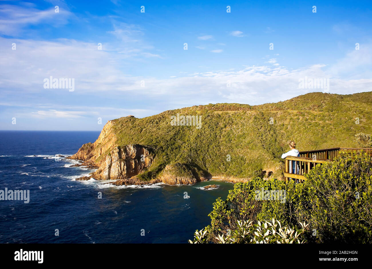 Knysna Heads. Blick von Osten nach Westen Kopf mit Höhlen in Featherbed Nature Reserve Stockfoto