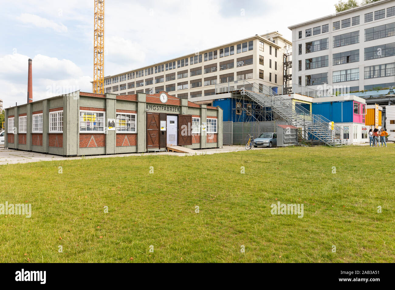 Eindhoven, 19. Juli 2019. Die Fassade eines sich bewegenden Pop-up Konzept Theater zeigen die Fear Factory, de Angstfabriek auf kreative Bezirk Strijp S entfernt Stockfoto