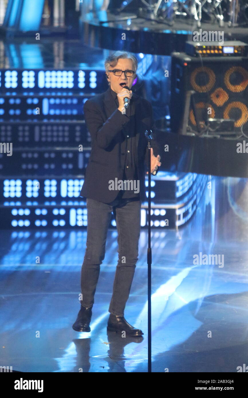 Show mit dem Titel UNA STORIA DA CANTARE, auf der Bühne im italienischen TV-Sender RAI. Im Bild gaetano Curreri, Frontmann und Sänger der Band STADIO (Foto von Salvatore Esposito/Pacific Press) Stockfoto