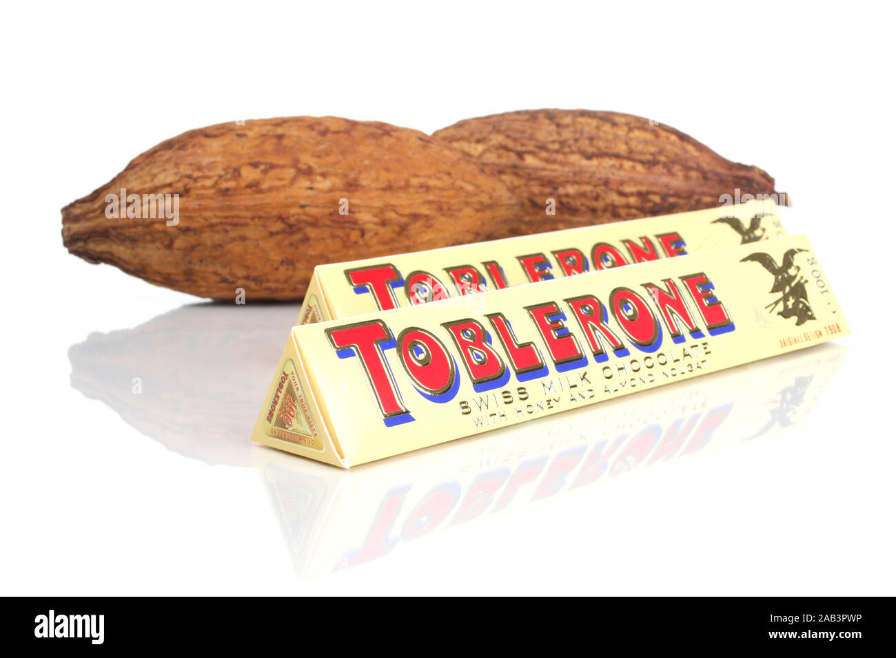 Toblerone mit Kakaofrucht Stockfoto