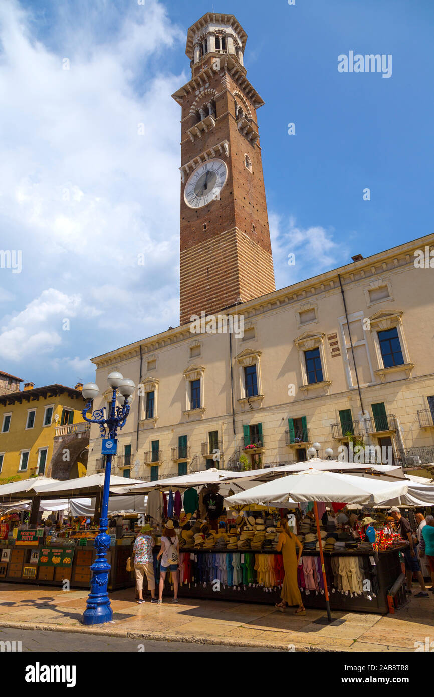 Torre Dei Lamberti, Verona Stockfoto