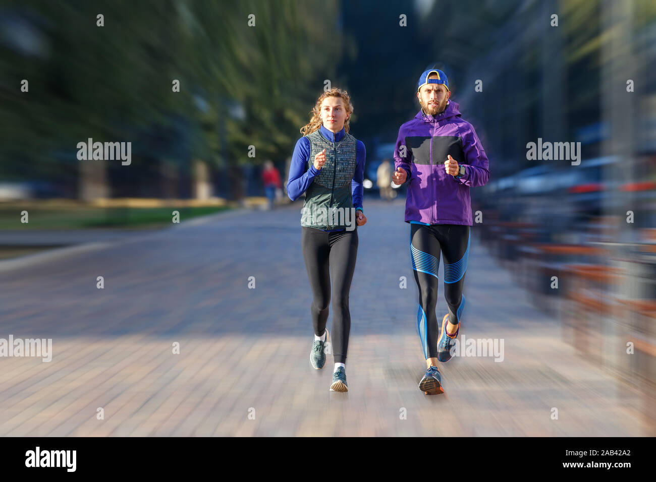 Konzept Bild von schnell laufenden Paar auf der Straße. Stockfoto