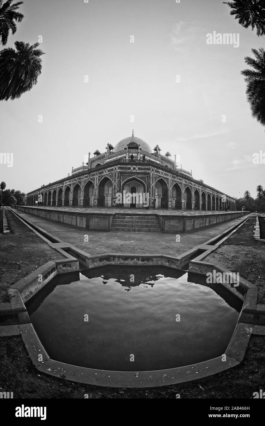 Berühmtes Humayuns Grab in Delhi, Indien. Es ist das Grab des Mogul-Kaiser Humayun.es wurde 1569-70 von Humayuns Sohn Akbar in Auftrag gegeben und designiert Stockfoto