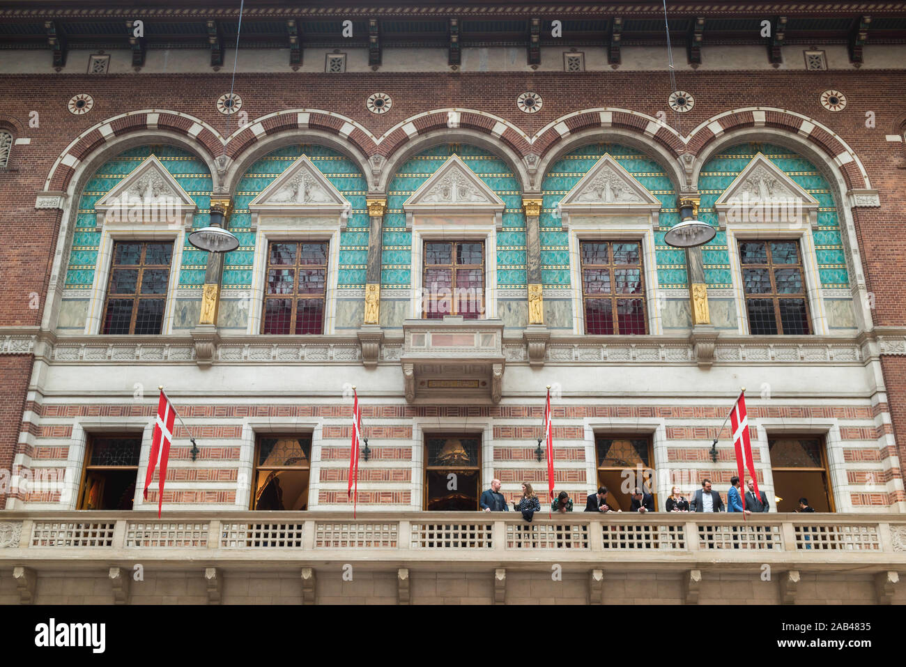 Rathaus von Kopenhagen, mit Blick auf die romanische Styling einer Mauer im Rathaus oder das Atrium des Radhus (Rathaus) in Kopenhagen, Dänemark. Stockfoto