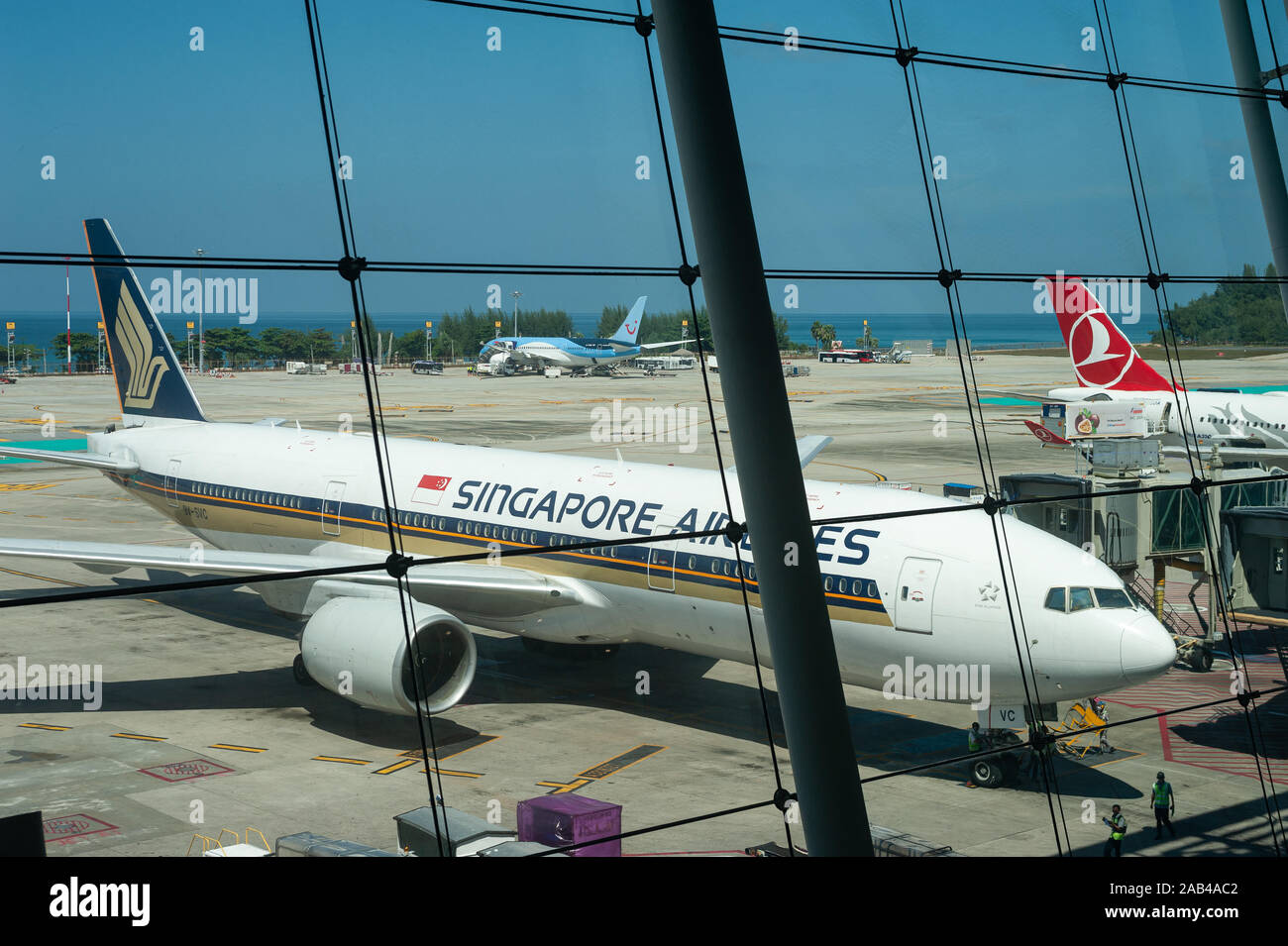 19.11.2019, Phuket, Thailand, Asien - Singapore Airlines Boeing 777-200ER Passagier Flugzeug am internationalen Flughafen in Phuket. Stockfoto