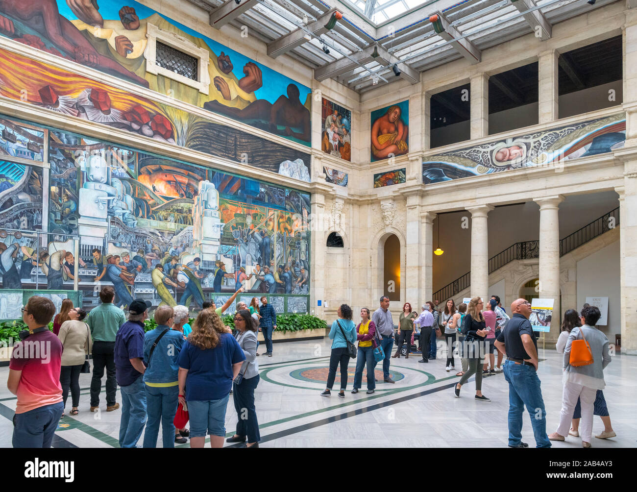 Diego Rivera Wandbild. Die Detroit Industry Murals von Diego Rivera (1886-1957) im Rivera Court, Detroit Institute of Arts, Detroit, Michigan, USA Stockfoto