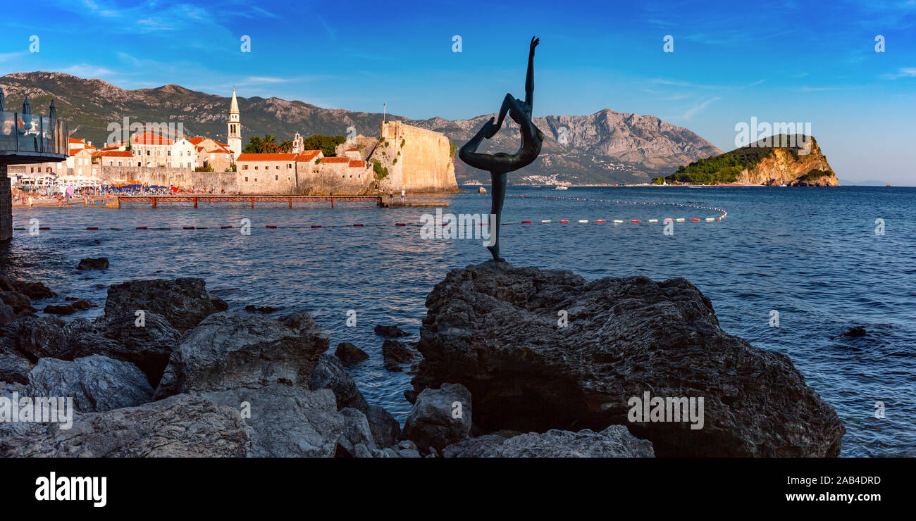 Panoramablick auf die Altstadt von Budva in Montenegro Stadt an der Adria, Montenegro Stockfoto