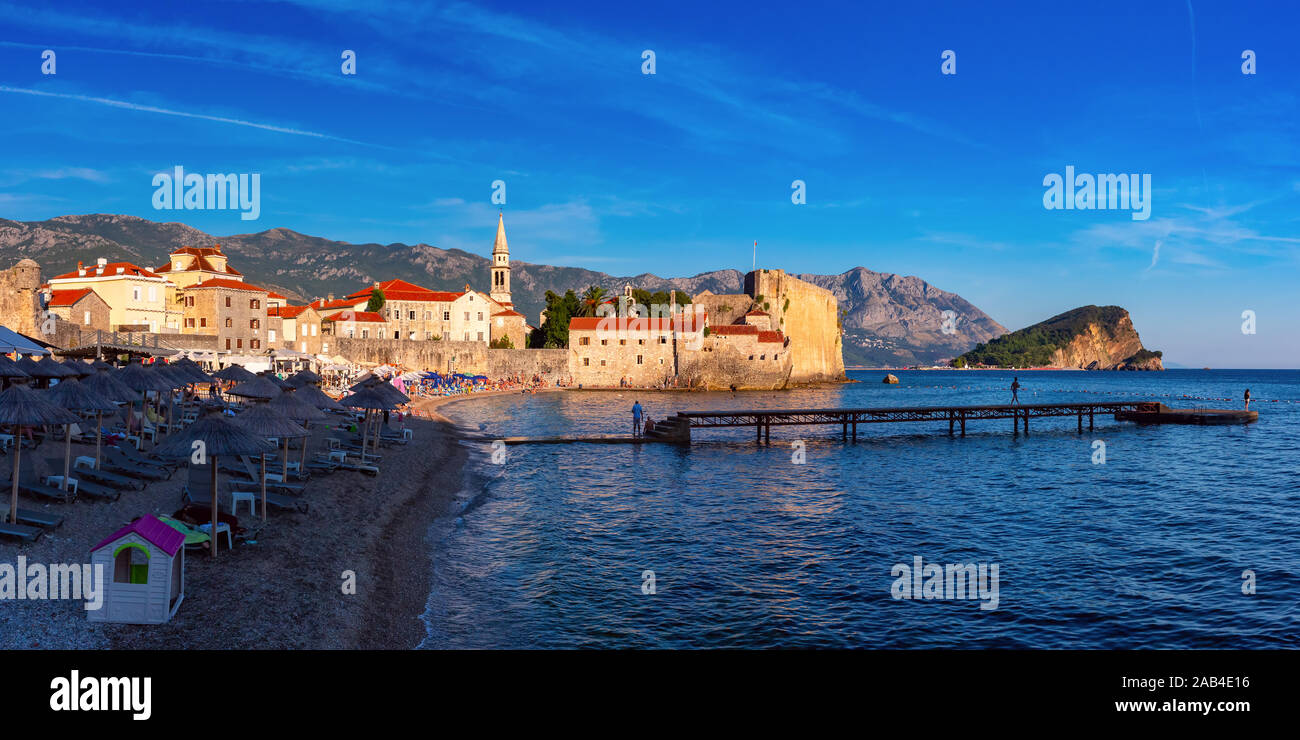 Panoramablick auf die Altstadt von Budva in Montenegro Stadt an der Adria, Montenegro Stockfoto