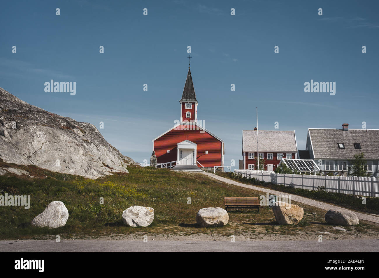 Nuuk kirche kathedrale Annaassisitta Oqaluffia, Kirche des Erlösers im historischen Zentrum von Nuuk. Hauptstadt von Grönland. Sonnigen Tag mit blauem Himmel Stockfoto