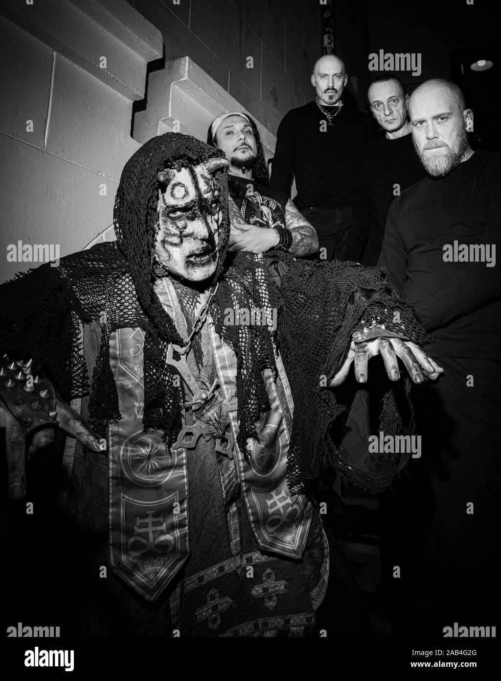 Kopenhagen, Dänemark. 24. November 2019. Die norwegische Black-Metal-Band Mayhem backstage vor einem live Konzert in Pumpehuset in Kopenhagen dargestellt ist. (Foto: Gonzales Foto - Nikolaj Bransholm). Stockfoto