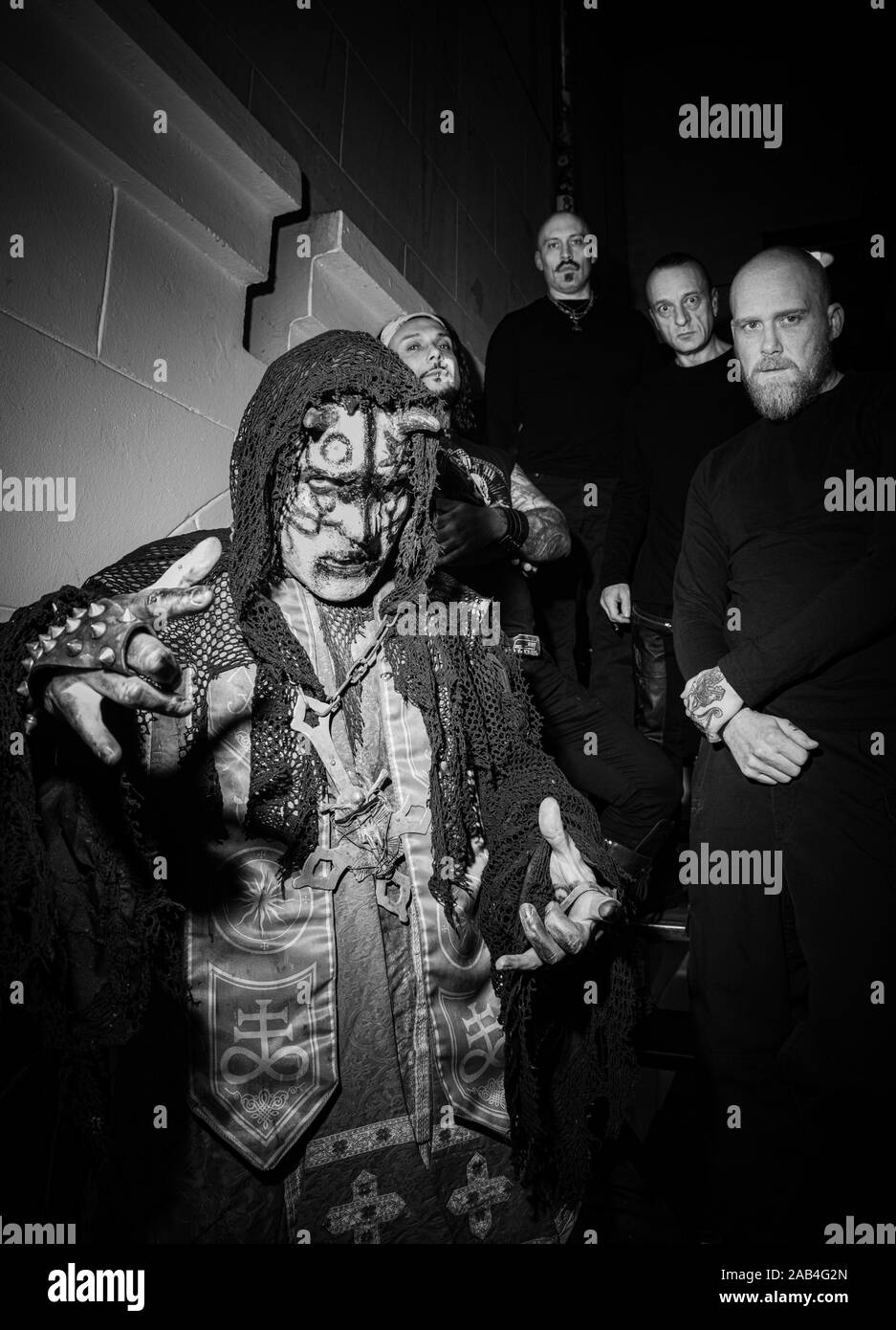 Kopenhagen, Dänemark. 24. November 2019. Die norwegische Black-Metal-Band Mayhem backstage vor einem live Konzert in Pumpehuset in Kopenhagen dargestellt ist. (Foto: Gonzales Foto - Nikolaj Bransholm). Stockfoto