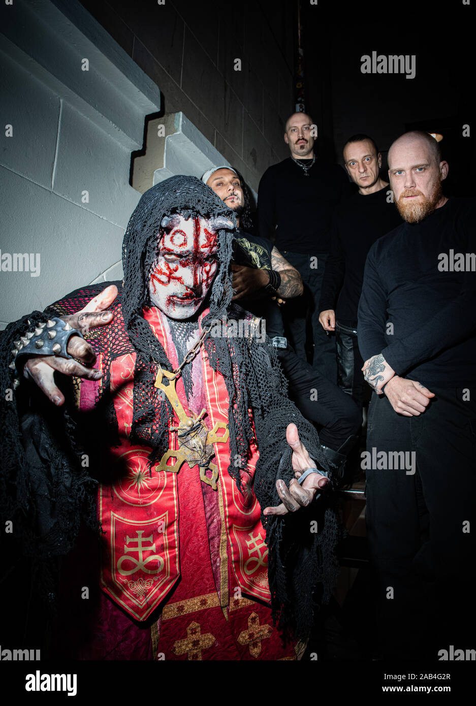 Kopenhagen, Dänemark. 24. November 2019. Die norwegische Black-Metal-Band Mayhem backstage vor einem live Konzert in Pumpehuset in Kopenhagen dargestellt ist. (Foto: Gonzales Foto - Nikolaj Bransholm). Stockfoto