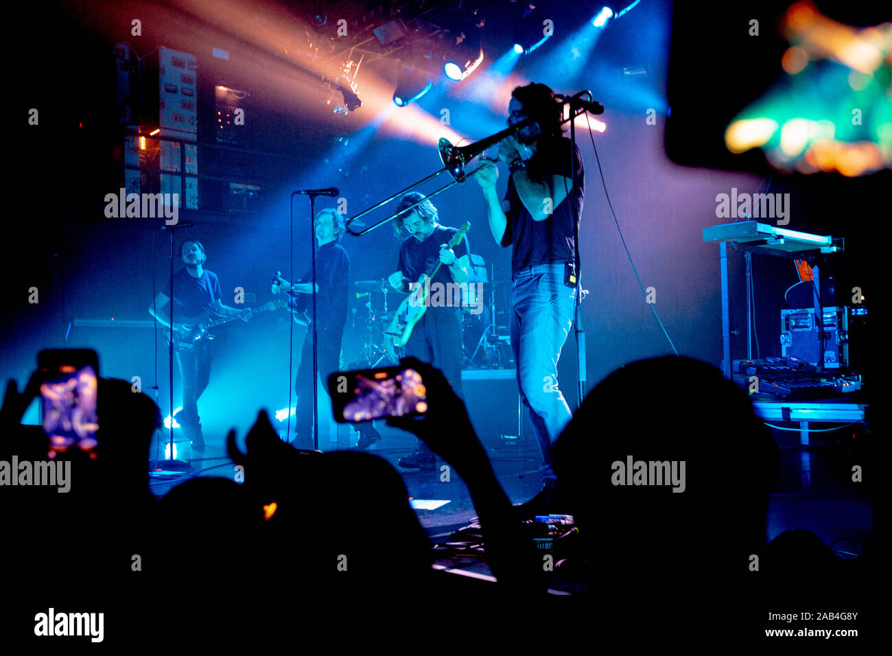 Belgische Indie Pop/Rock Gruppe, Balthasar, die live im Hard Club in einem ausverkauften Konzert. Stockfoto