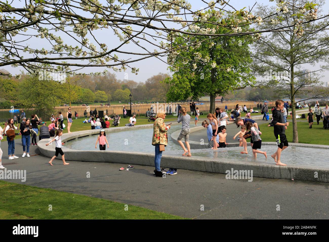 Diana Princess of Wales Memorial Brunnen im Hyde Park, London, England, UK. Stockfoto