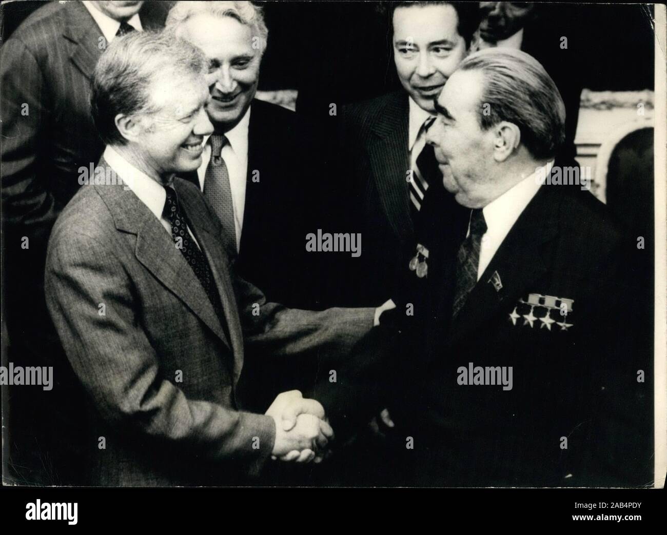 Wien, Österreich. 15 Juni, 1979. US-Präsident Jimmy Carter und der sowjetische Generalsekretär Leonid Breschnew trafen zum ersten Mal heute. Dies war die erste Amerikanisch-Konferenz in vier Jahren. Bild: Keystone Bilder USA/ZUMAPRESS.com/Alamy leben Nachrichten Stockfoto