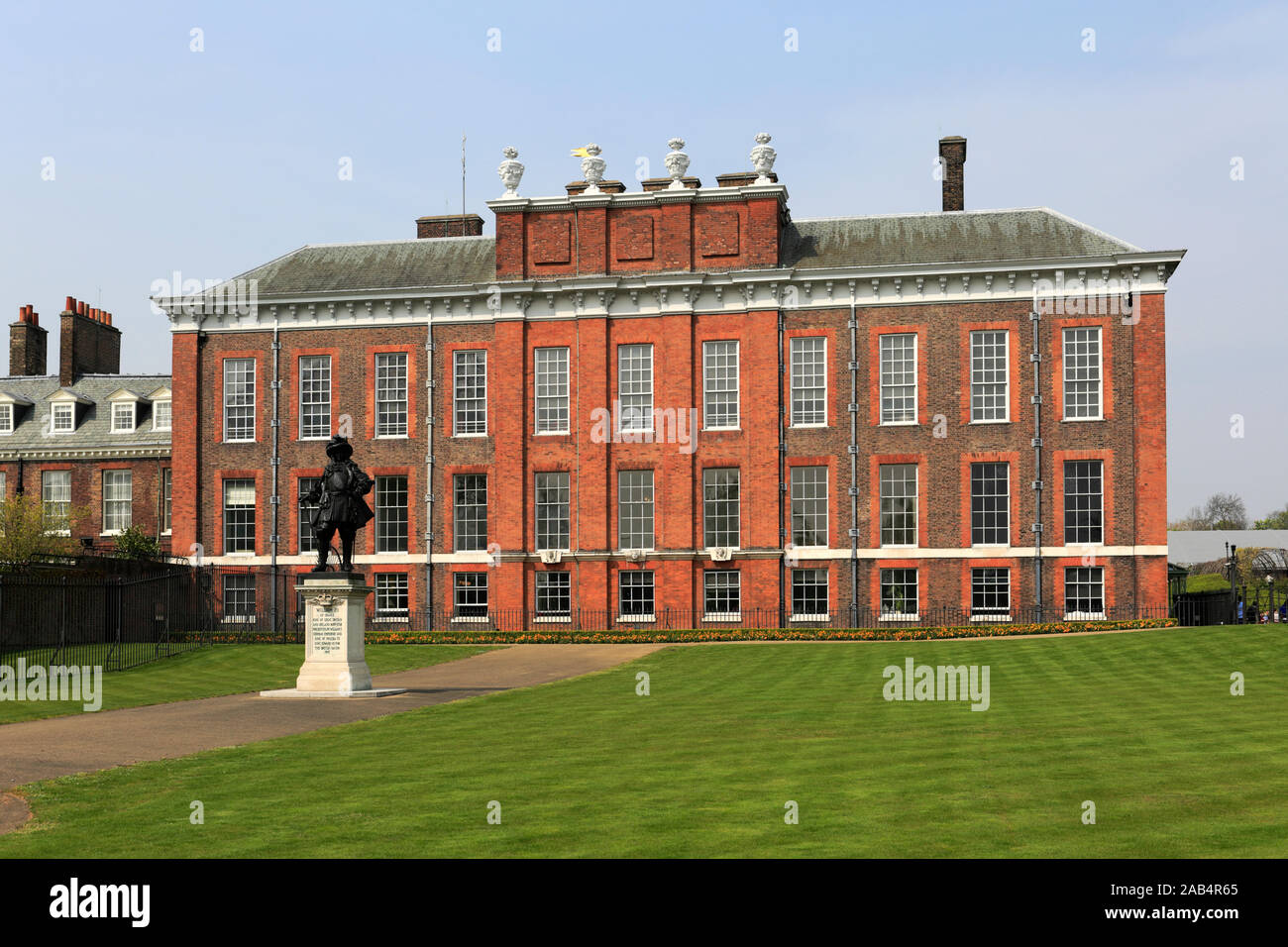 Sommer Blick auf Kensington Palace, Kensington Gardens, die Royal Borough von Kensington und Chelsea, London, England Stockfoto