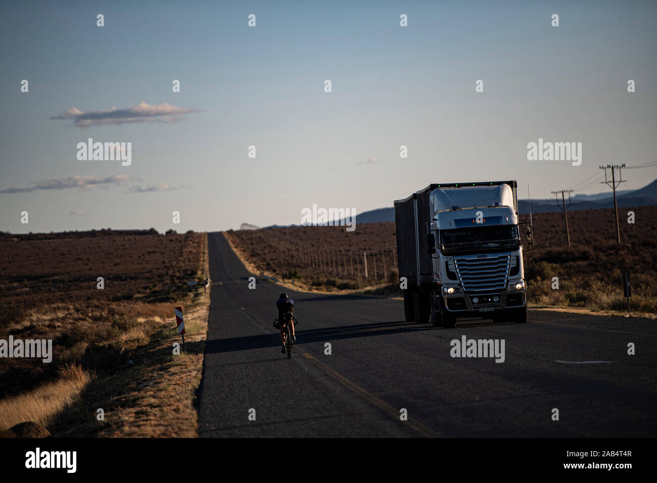Radfahren in der Wüste von Südafrika Stockfoto