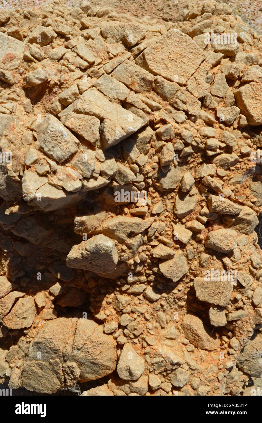 Mischung aus Felsen und rötliche Erde. Sandiger Textur Stockfoto