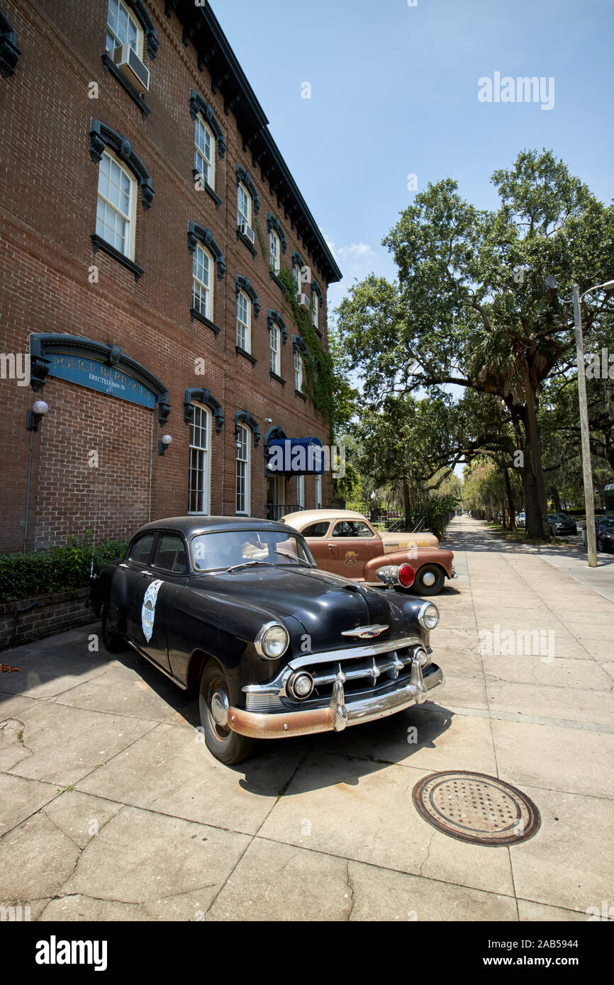 1953 Chevy bel air Alte Polizei Autos außerhalb der alten Polizei Kaserne savanah Polizei Hauptquartier Savannah Georgia USA Stockfoto