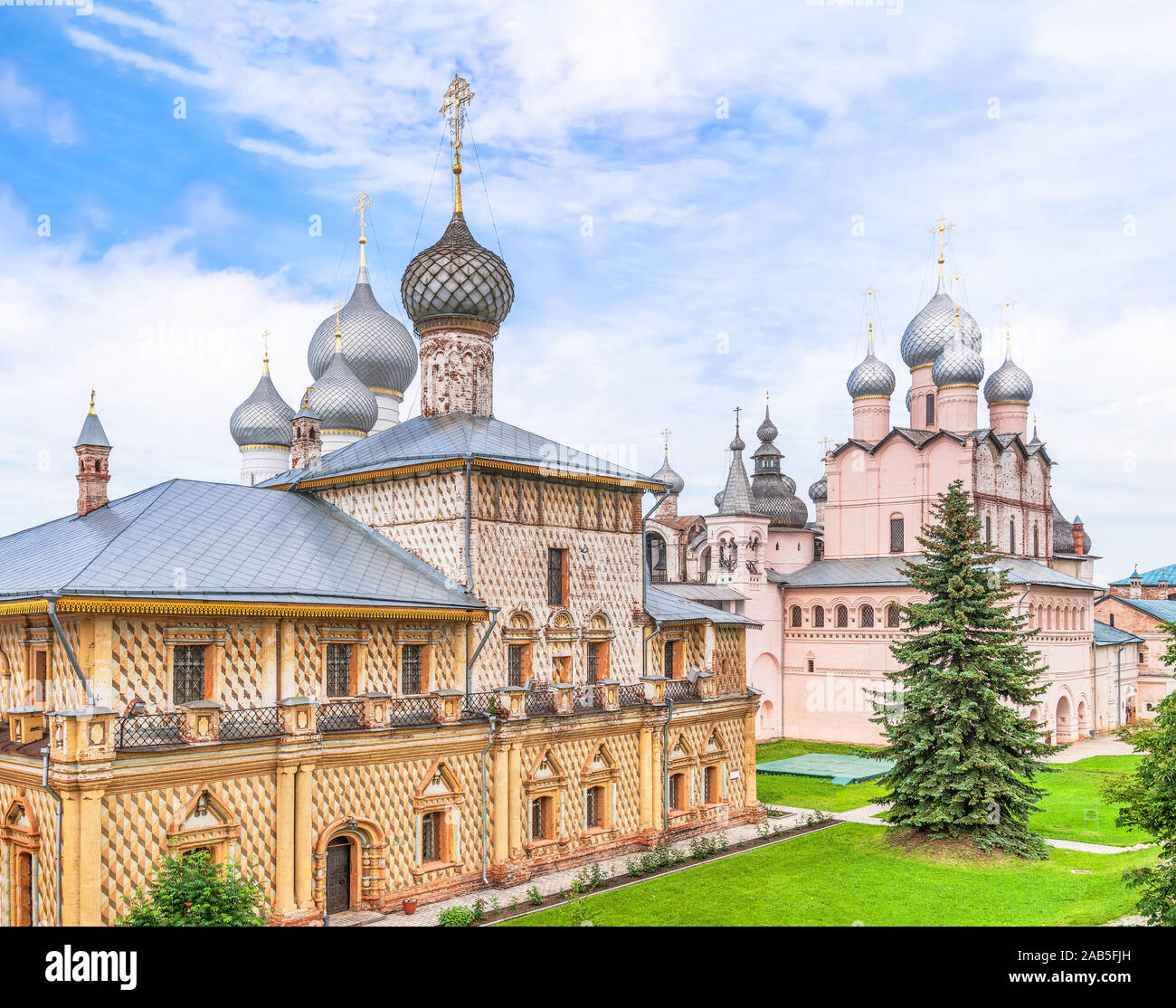 Russisch-orthodoxen Kirchen in Rostow Kreml. Rostow Weliki. Yaroslav Oblast. Russland Stockfoto