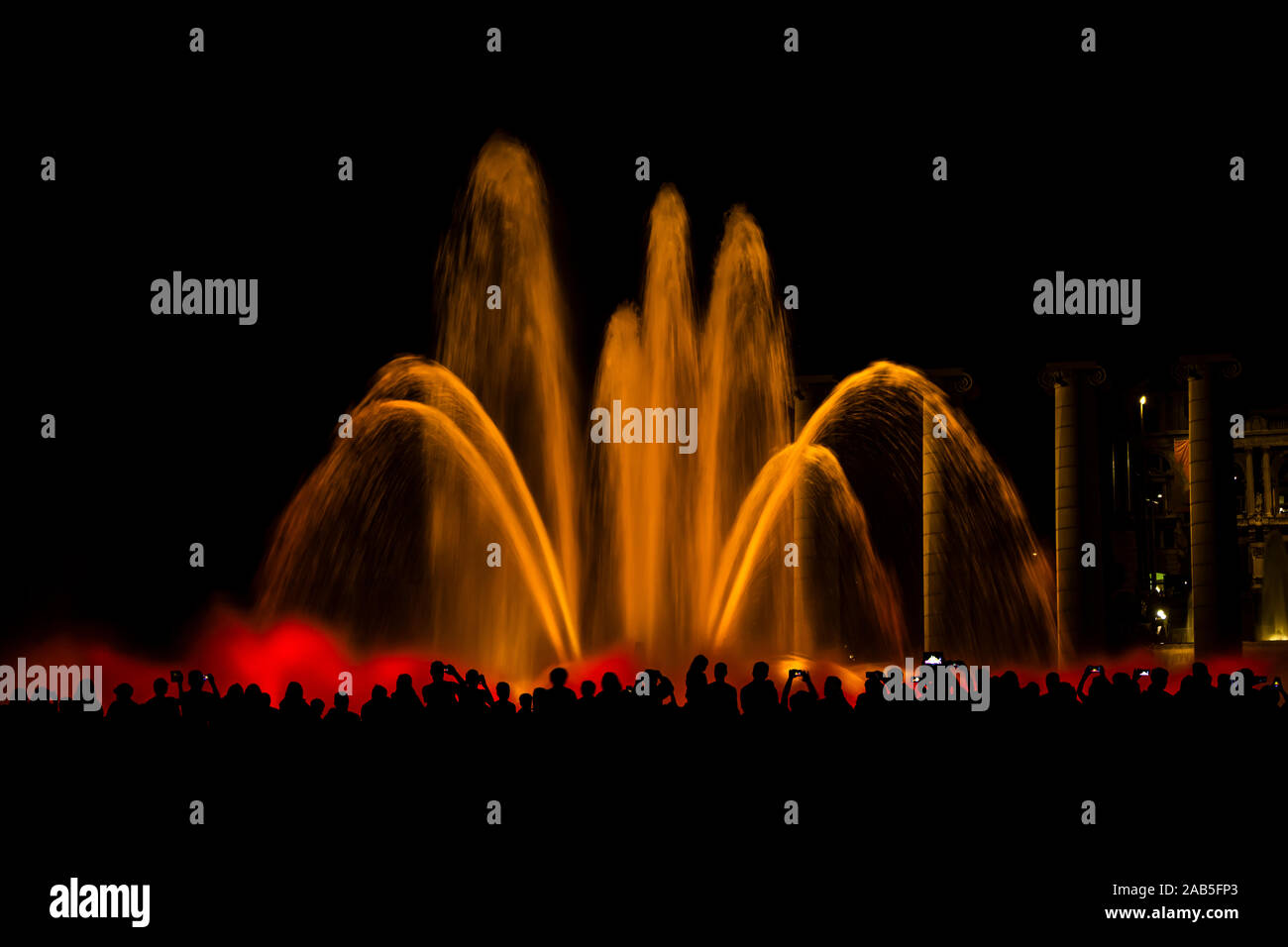 Barcelona, Katalonien, Spanien - 23. August 2019: Plaza de Espanya, die Show der Fontana Magica (Magische Brunnen). Stockfoto