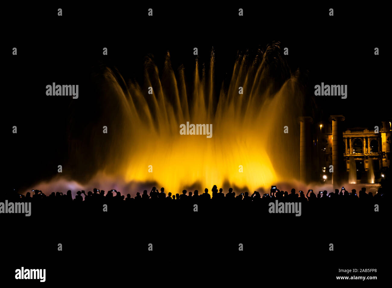 Barcelona, Katalonien, Spanien - 23. August 2019: Plaza de Espanya, die Show der Fontana Magica (Magische Brunnen). Stockfoto