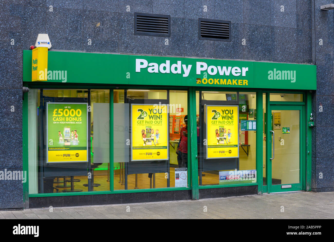 Paddy Power lizenzierte Wettbüro - Buchmacher -, Bull Street, Birmingham, Innenstadt Birmingham, West Midlands, England, Großbritannien. Stockfoto