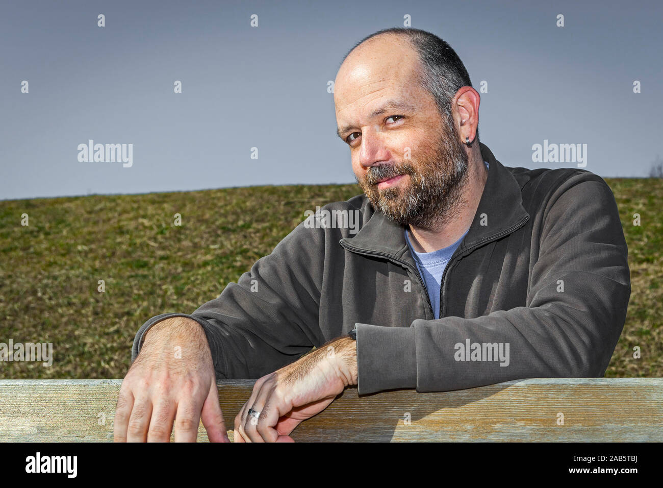 Ein Mann mit Bart im Freien Stockfoto