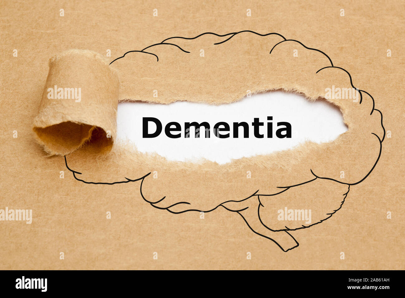 Wort Demenz hinter gerippt braun Papier im menschlichen Gehirn Zeichnung erscheinen. Stockfoto