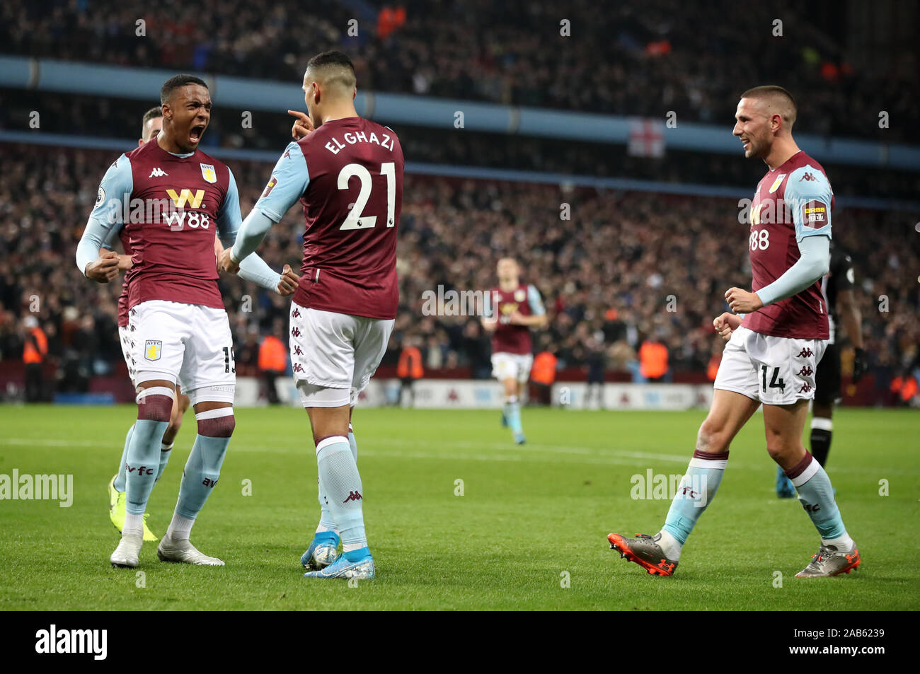 Aston Villa Anwar El Ghazi feiert zweiten Ziel seiner Seite des Spiels zählen während der Premier League Match in der Villa Park, Birmingham. Stockfoto