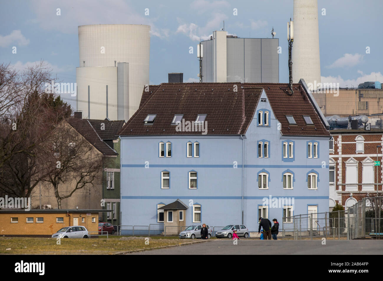 Herne Blockheizkraftwerk, STEAG-Kohlekraftwerk, auf dem Rhein-Herne Kanal in Herne-Baukau, Wohnhaus in Herne Criechinger Stockfoto