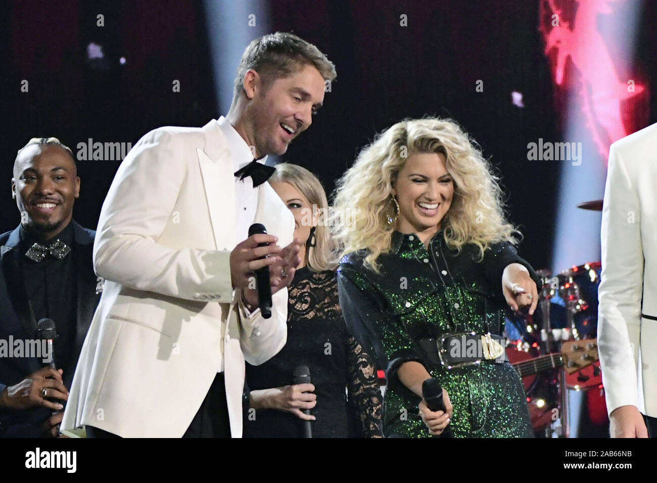 September 25, 2019, Nashville, Tennessee, USA: 25. September 2019 - Nashville, Tennessee - Brett Junge, Tori Kelly, Charles Kelley. 2019 CMA Land Weihnachten gehalten an der Kandare Event Center. (Bild: © Dara-Michelle Farr/AdMedia über ZUMA Draht) Stockfoto
