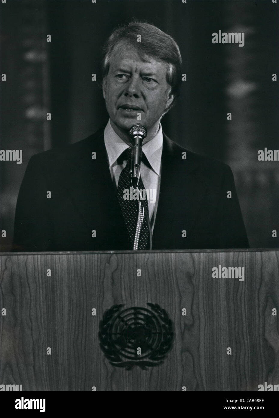 Okt. 5, 1977 - New York, New York, USA-Präsident Jimmy Carter Adresse Gäste nach Unterzeichnung der beiden Pakte der Vereinten Nationen. Carter unterzeichnete den Pakt über bürgerliche und politische Rechte und den Pakt über Wirtschaftliche, Soziale und Kulturelle Rechte im Wirtschafts- und Sozialrat Kammer des UN-Gebäude. (Bild: © Keystone Presse Agentur/Keystone USA über ZUMAPRESS.com) Stockfoto