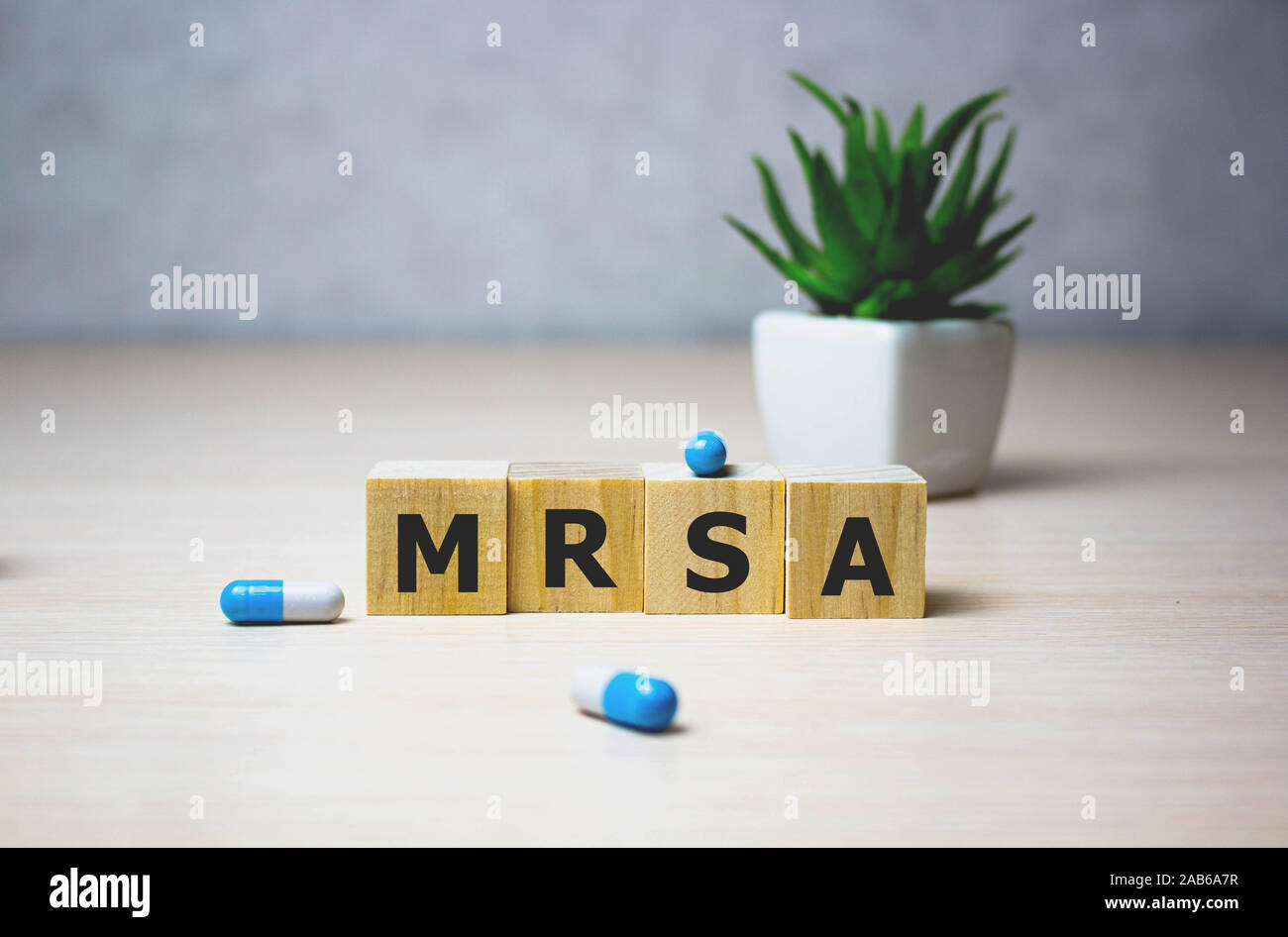 Holz Würfel mit Worten MRSA Methicillin-resistente Staphylococcus Aureus. Medizinisches Konzept Stockfoto
