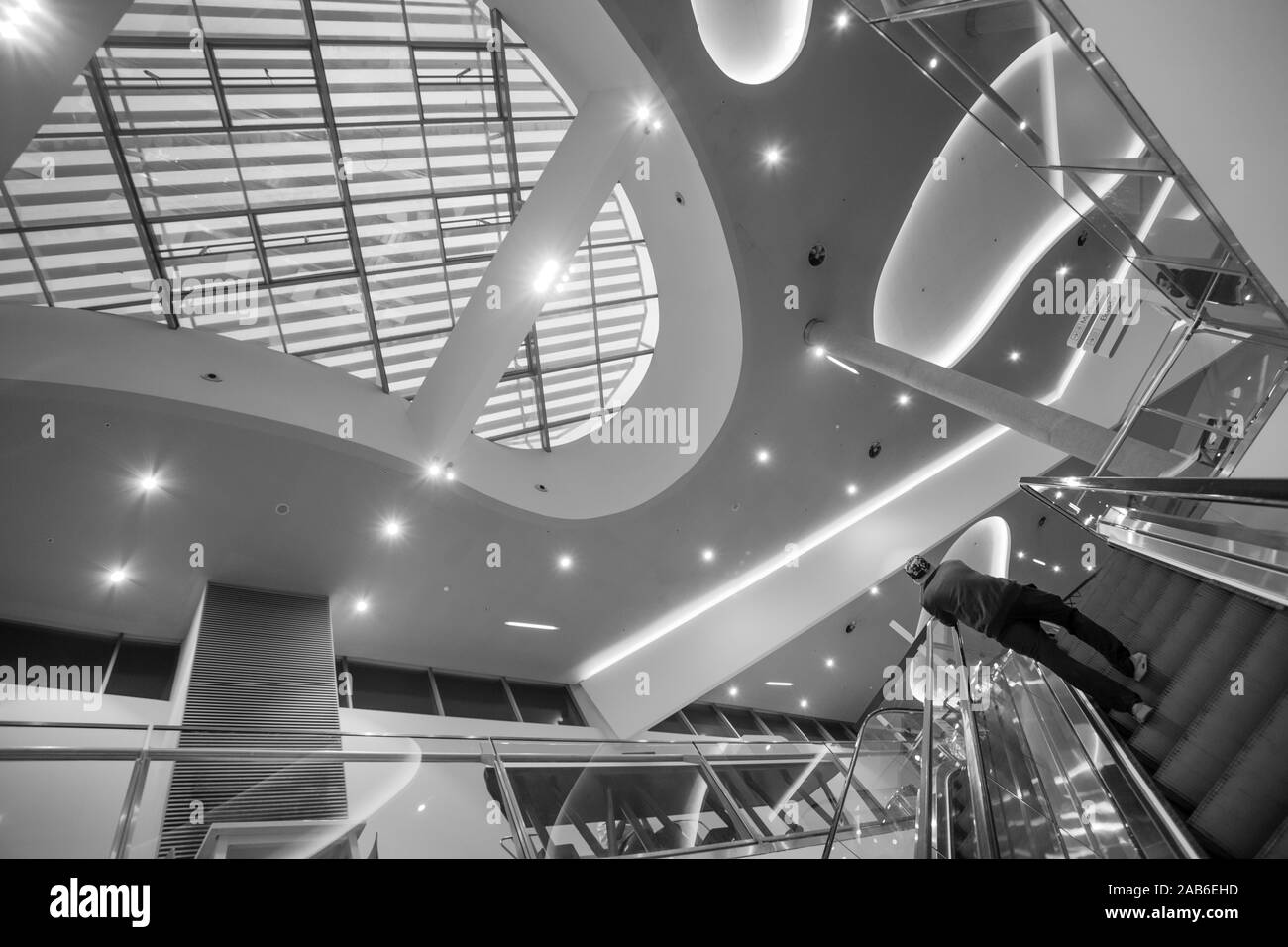 Blick in die Zukunft "Nova Arcada", ein berühmtes Einkaufszentrum in Braga, Portugal. Stockfoto