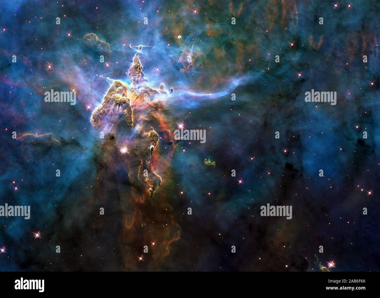 Mystic Mountain von Carina Nebula. Deep space Blick. Science Fiction wallpaper. Elemente dieses Bild wurde von der NASA eingerichtet. Stockfoto